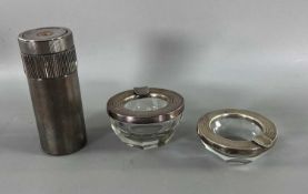 S.T. Dupont vintage Tischfeuerzeug versilbert, 2 Aschenbecher, Cylinder Table Lighter wohl 1970er