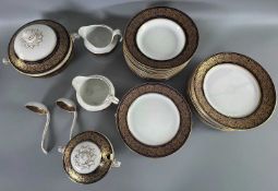 Soho Pottery Ltd. Konvolut Geschirrteile Keramik Kobalt Gold, darunter große Terrine, 36 Teile