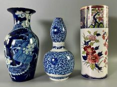 Asiatika Vasen Konvolut, wohl China und Japan, 19./20. Jhdt., einmal bezeichnet Chenghua 成化年製
