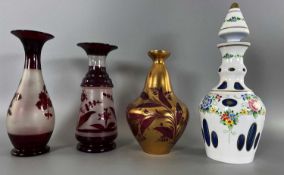 Glasvasen und Dekanter Konvolut, darunter wohl Böhmen 19./20. Jhdt. und vintage