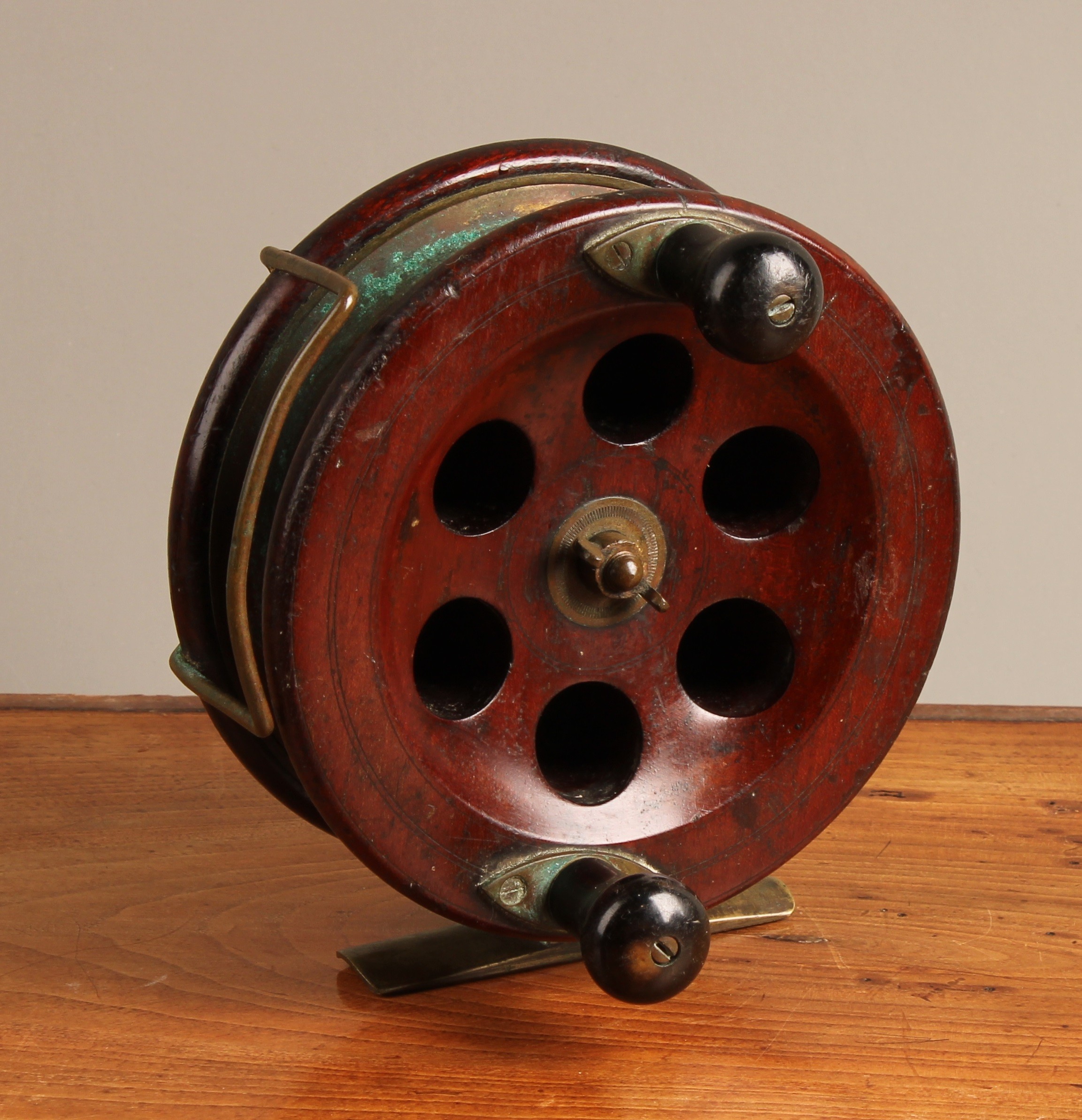 Angling - an early 20th century Heaton Sun Patent brass mounted mahogany 5" star-back fishing