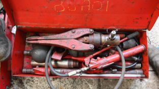 Hydraulic porter pack