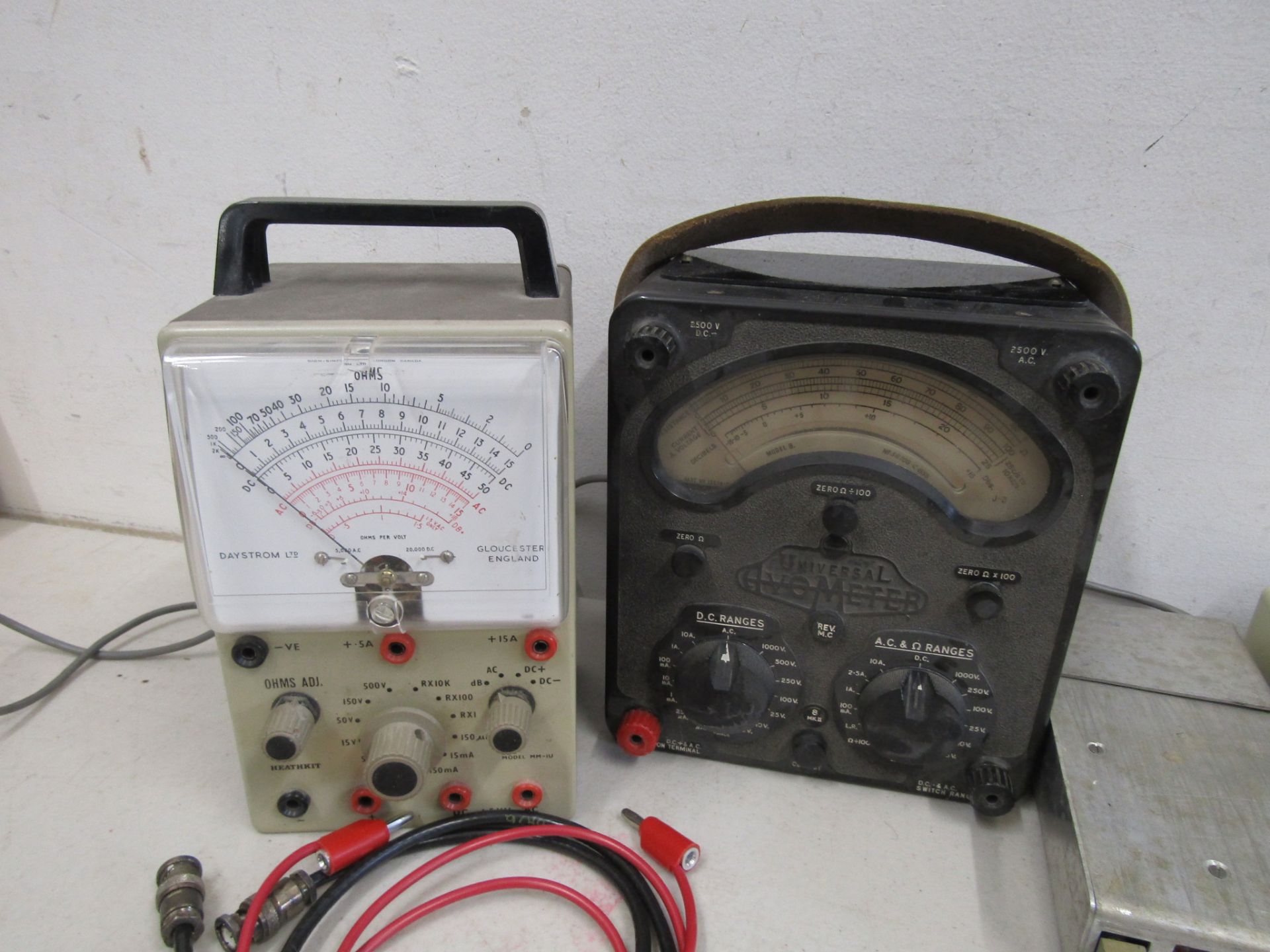 AVO Universal Avometer, Heathkit IG-4505 Oscilloscope Calibrator, UHF amp, etc - Image 6 of 6