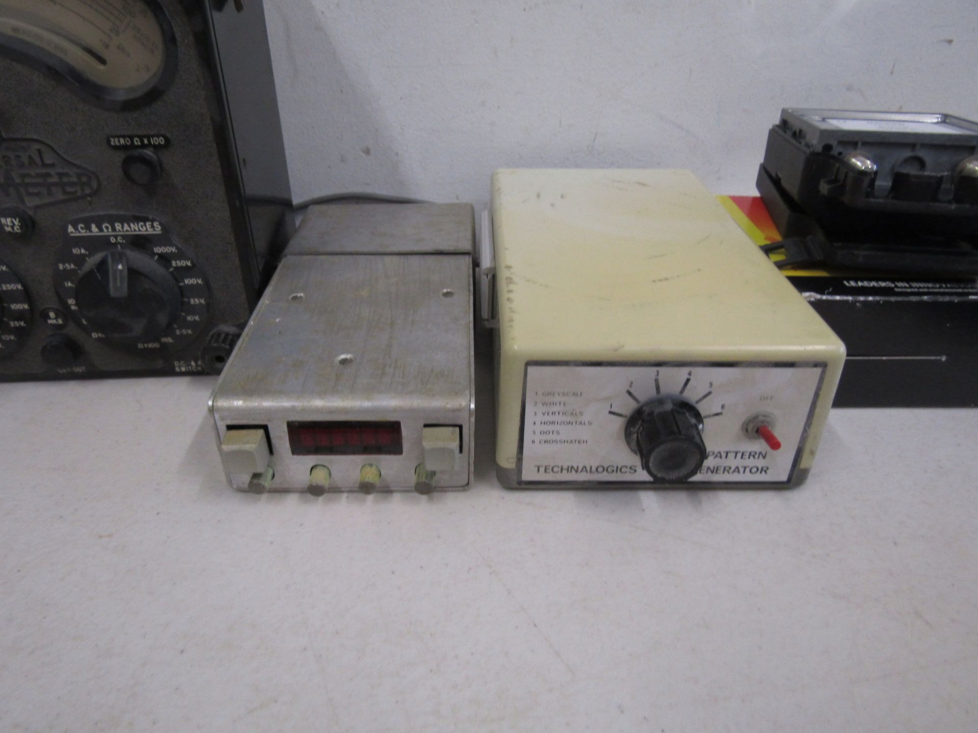 AVO Universal Avometer, Heathkit IG-4505 Oscilloscope Calibrator, UHF amp, etc - Image 5 of 6