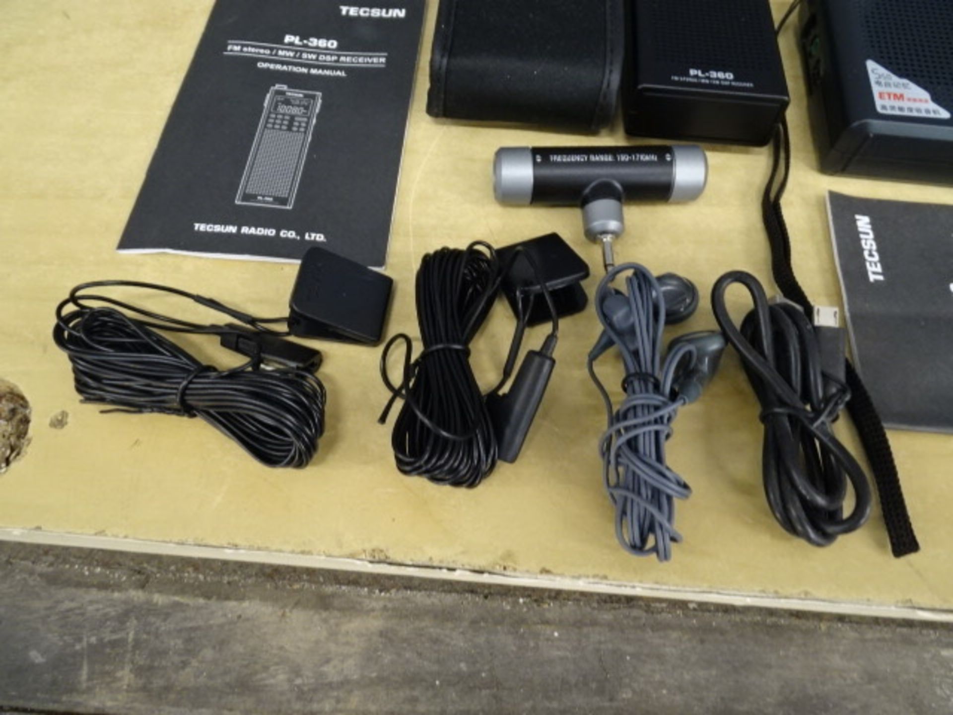 Tecsun PL-360 portable radio, Tecsun PL-380 portable radio and Xhdata D-808 portable radio, all from - Image 4 of 9