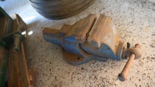 Record bench vice