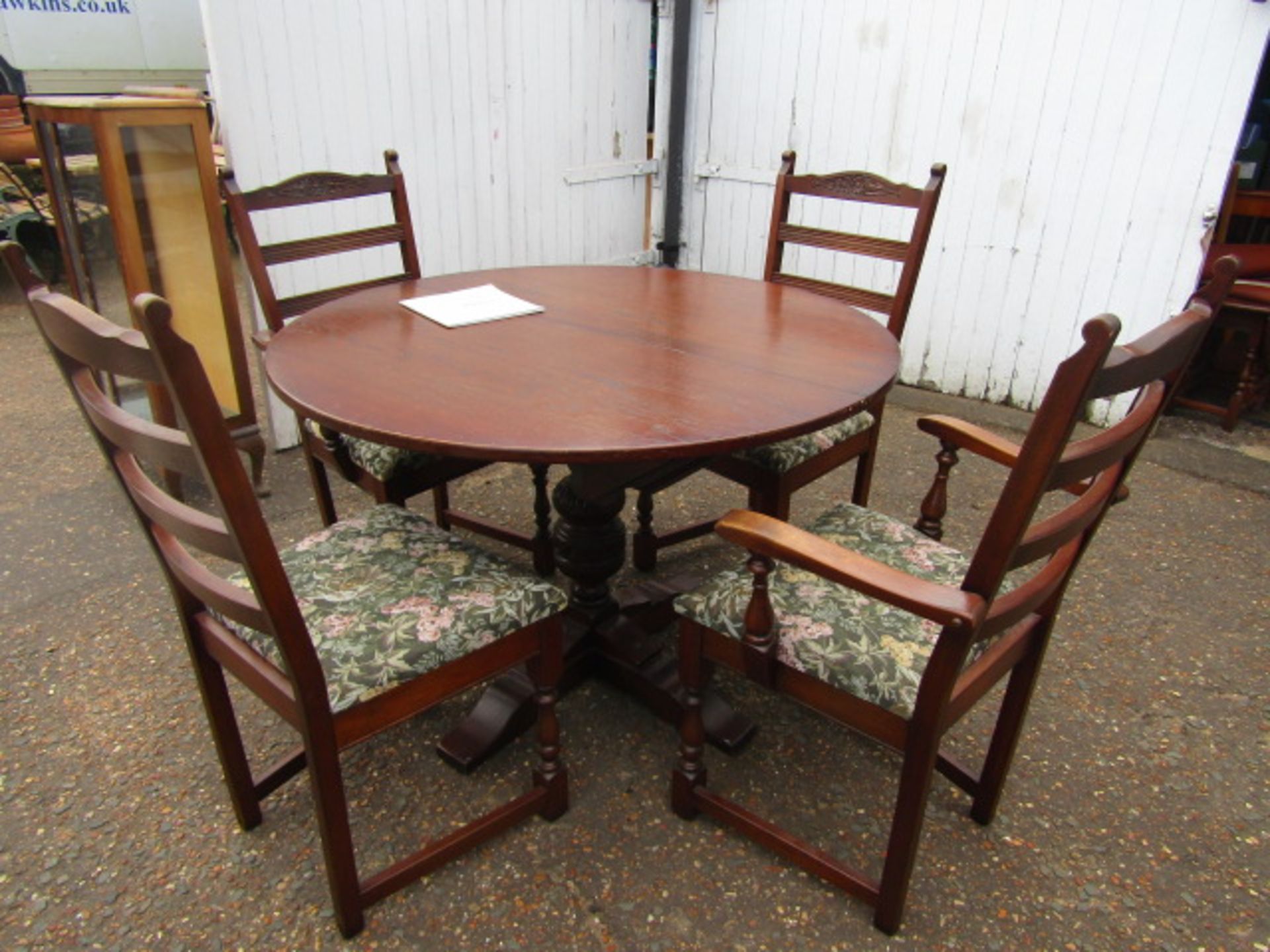 Old Charm extending round table and 4 upholstered chairs- 2 carvers 115cm dia