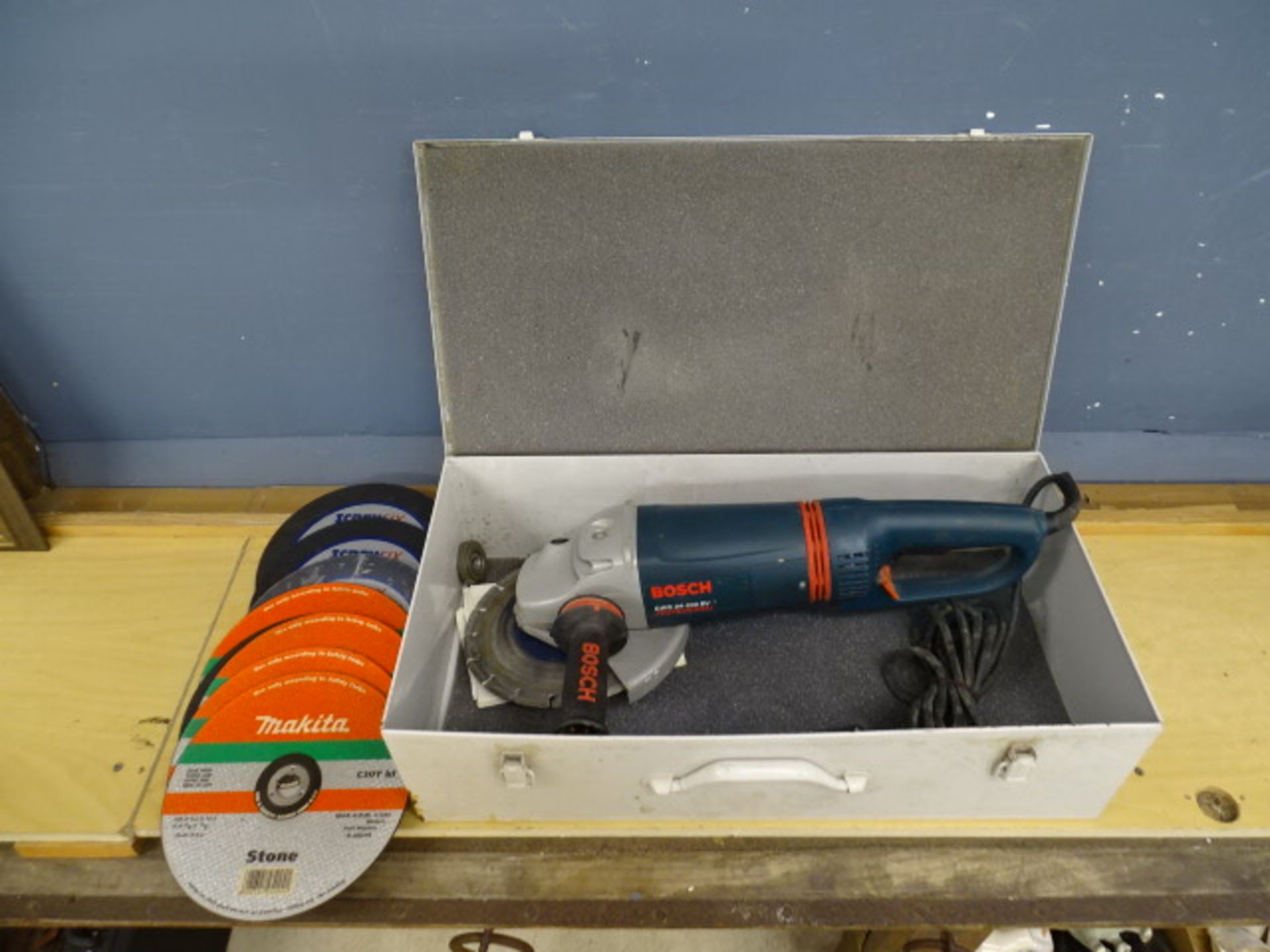 Bosch Professional GWS 24-230 BV 9" angle grinder in working order with unused grinding discs in