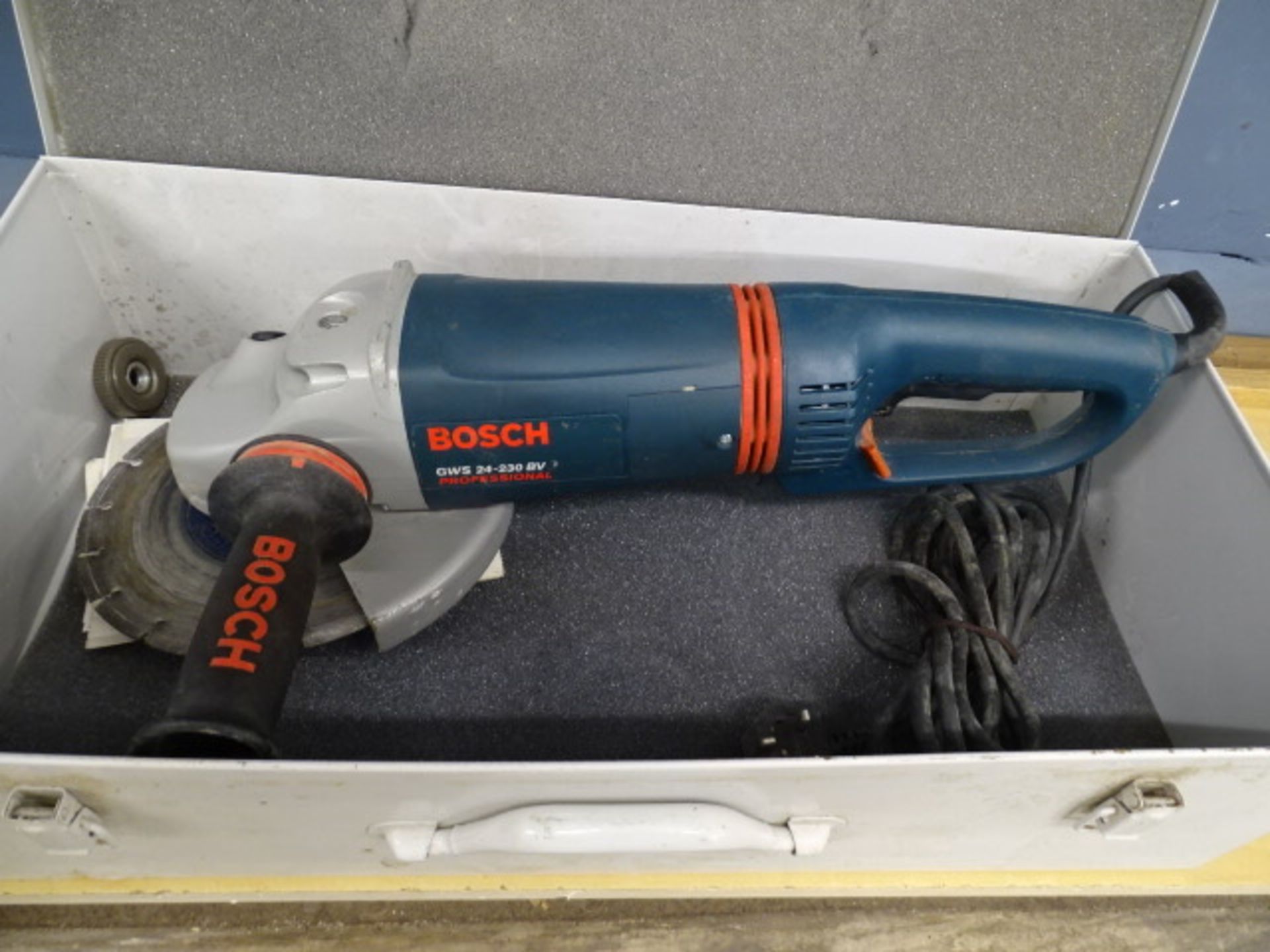 Bosch Professional GWS 24-230 BV 9" angle grinder in working order with unused grinding discs in - Image 3 of 4