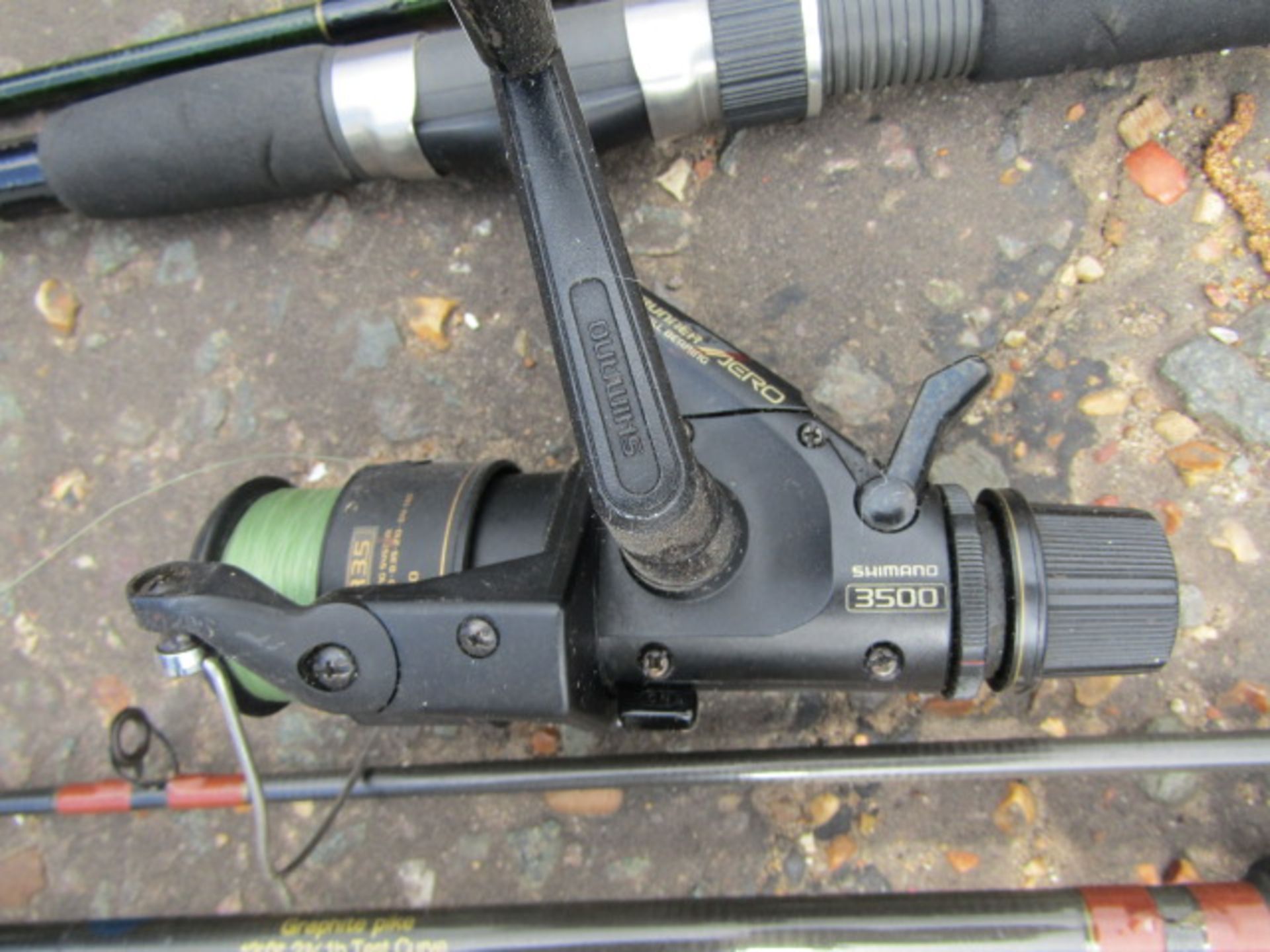 2 carbon fishing rods with reels - Image 2 of 6