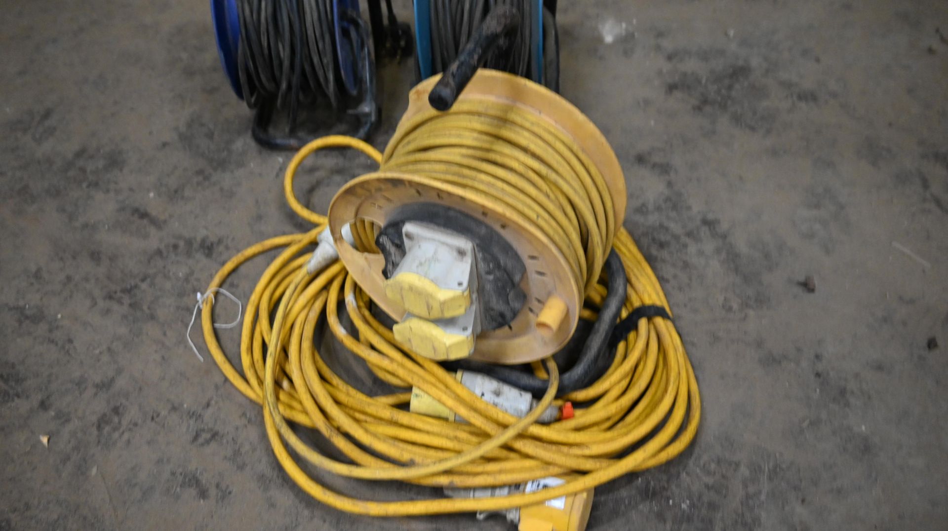 110v extension lead and cable reel