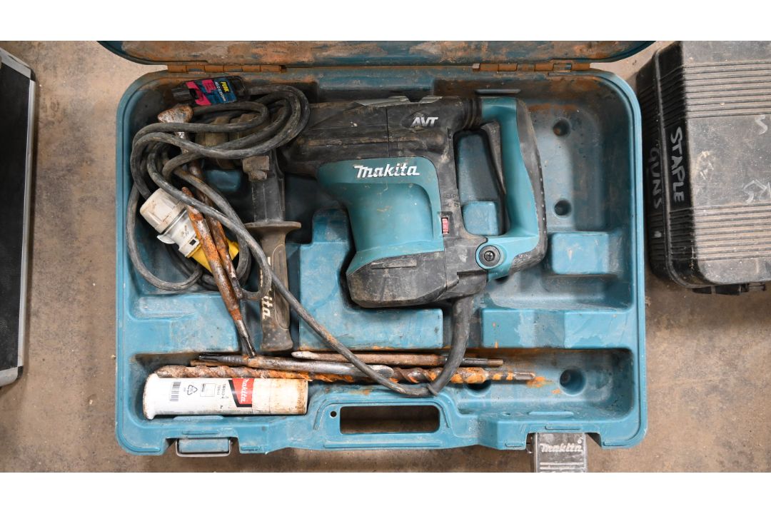 Makita AVT rotary hammer drill 110v