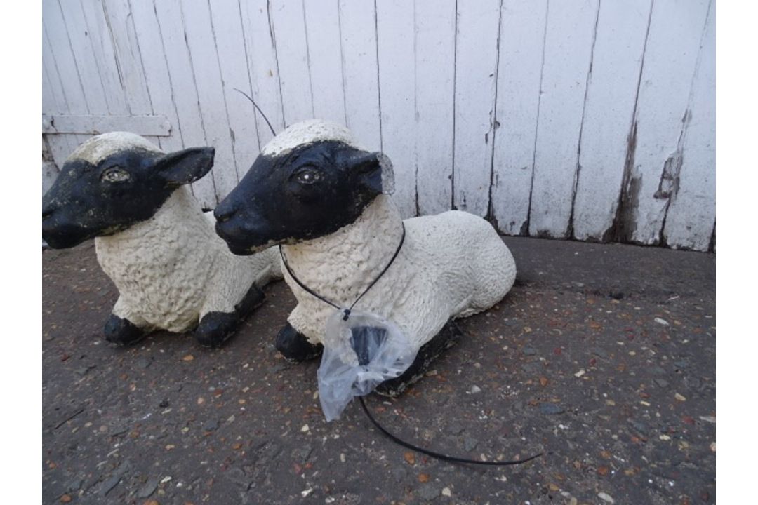 2 Sheep Garden Ornaments (1 with broken ear) - Image 4 of 4