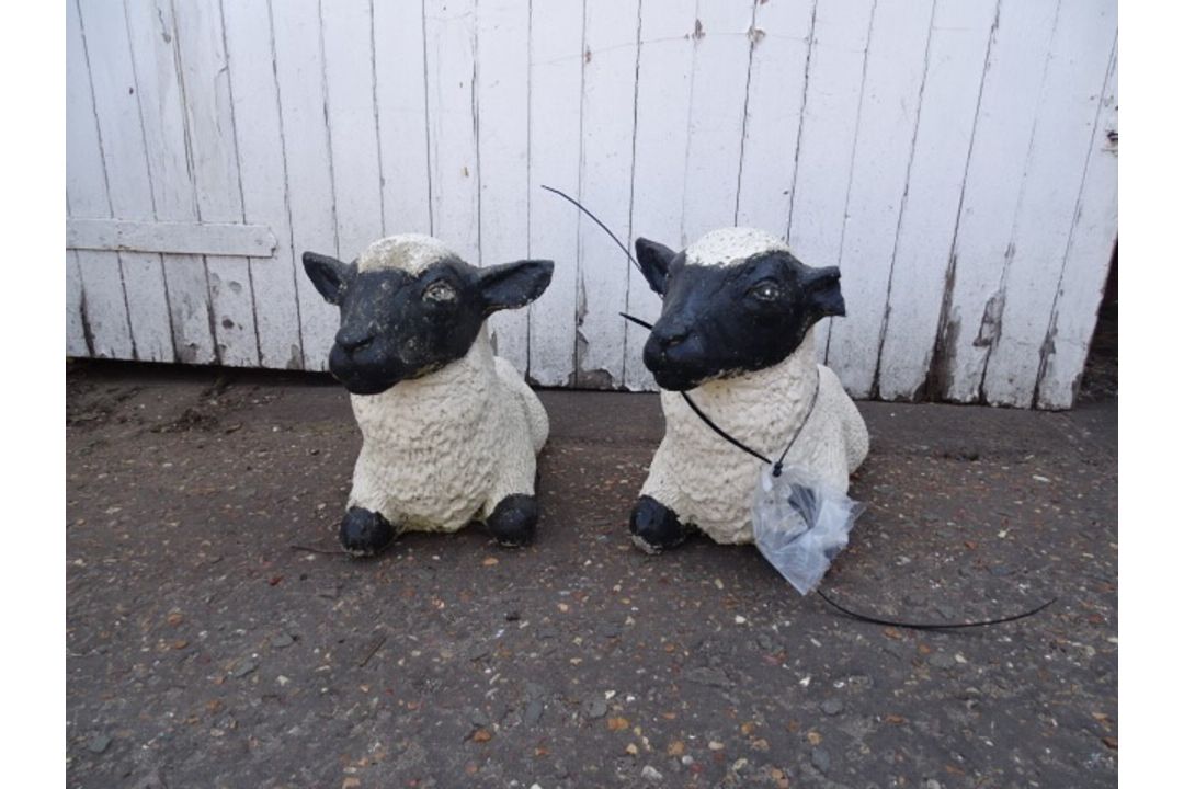 2 Sheep Garden Ornaments (1 with broken ear) - Image 1 of 4