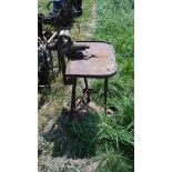 Leg vice with caste iron table/stand