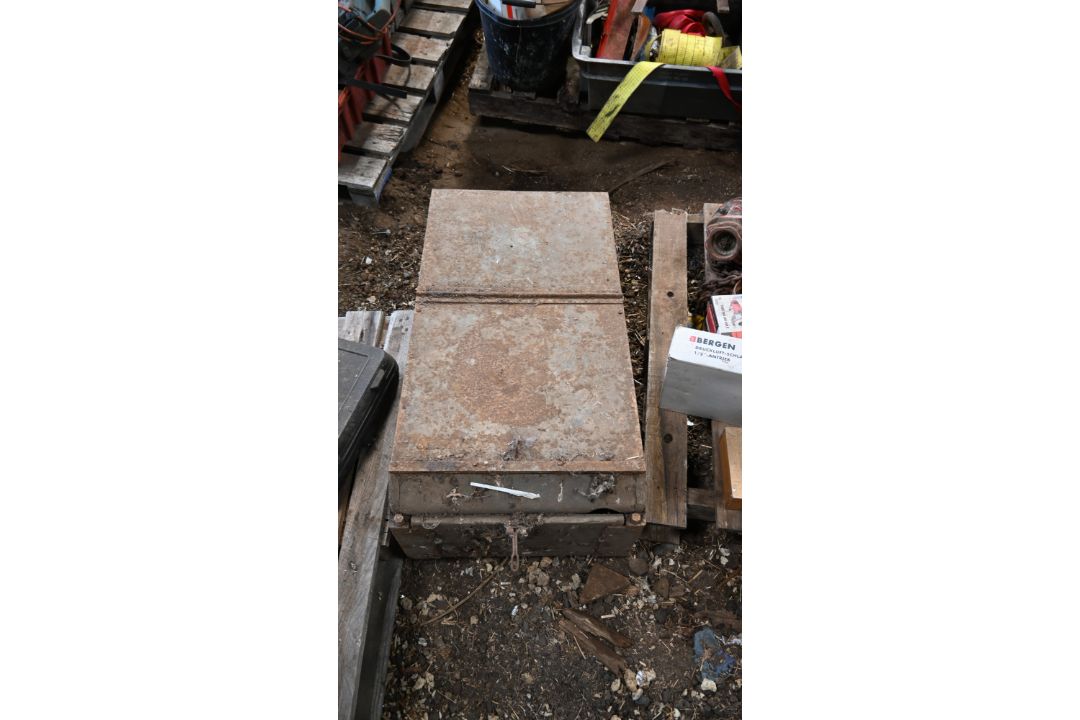Weighing scales - Image 1 of 2
