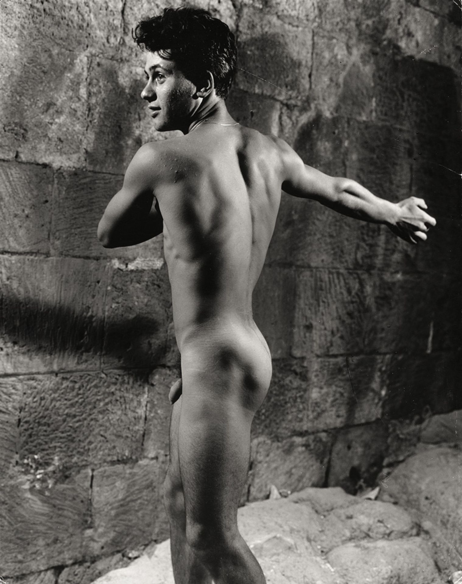 Helbig, Konrad: Young male nude with outstretched arm