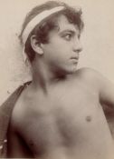 Gloeden, Wilhelm von: Young boy with headband