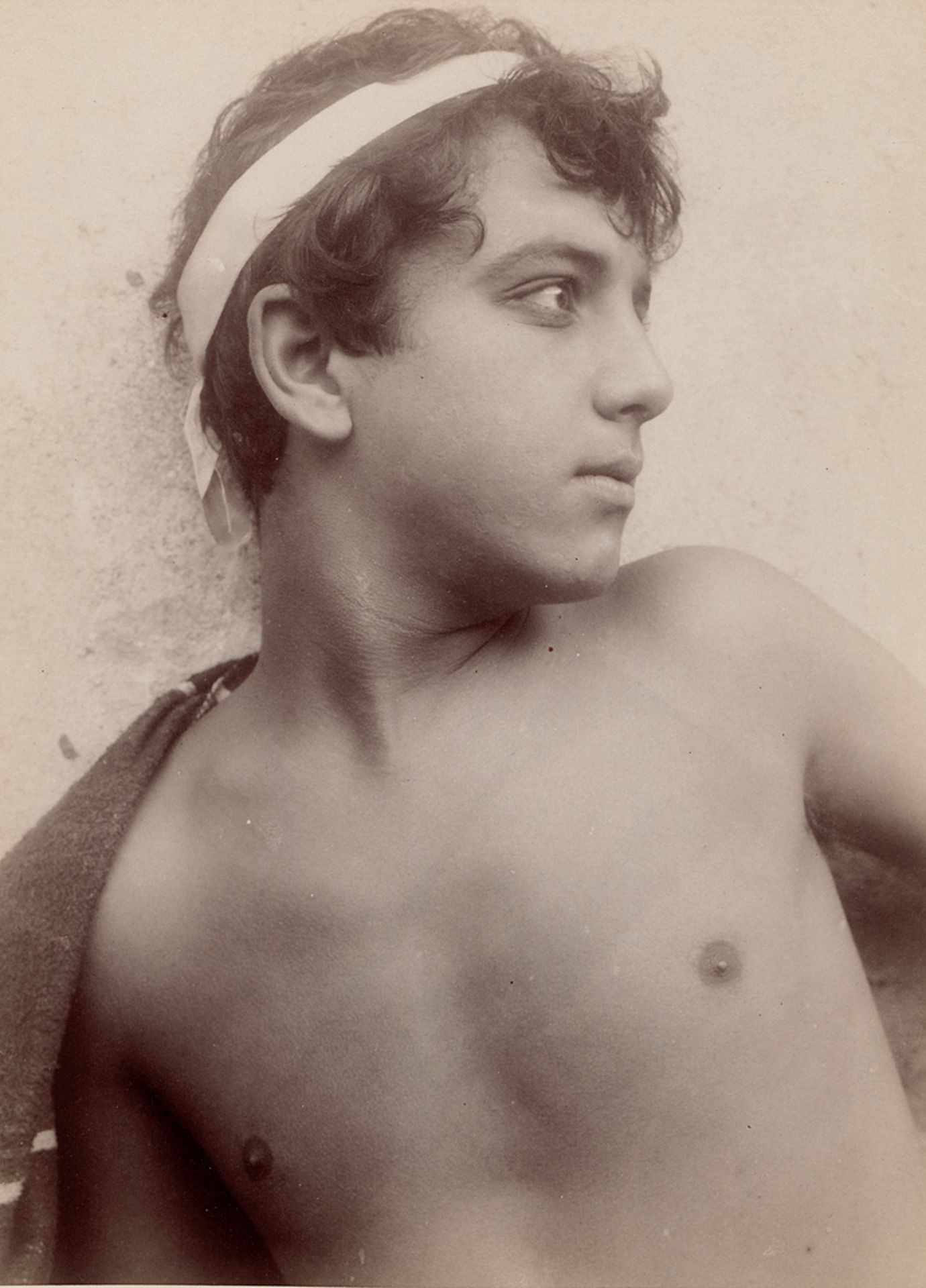 Gloeden, Wilhelm von: Young boy with headband