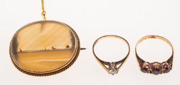 A small group of jewellery, including a moss agate brooch in a rope twist mount,