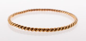A rope twist bangle, unmarked yellow metal, inner diameter approx. 6.7cm, 23.9grams.