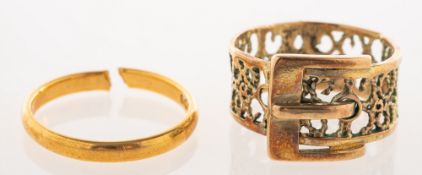 An 18ct gold wedding band and a buckle ring, an 18ct gold wedding band, (cut), UK hallmark, 3.