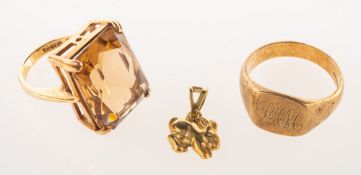 A small mixed group of jewellery,