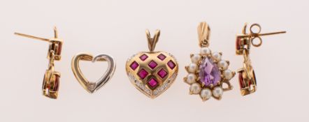 A small mixed group of jewellery, including a 9ct yellow and white gold heart pendant,