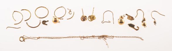 A mixed group of jewellery, mainly broken/damaged/odd items, including a 9ct gold cross pendant,