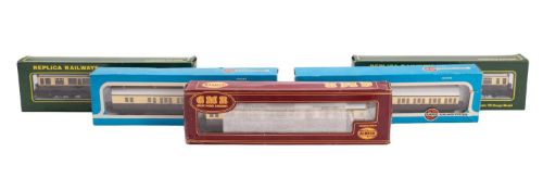 Five OO/HO passenger coaches in GWR livery.