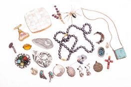 A mixed collection of costume jewellery.