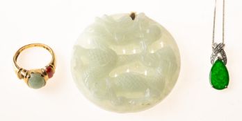 A small mixed collection of jewellery, including a carved and pierced jade pendant,