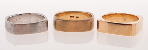 Three varied design 9ct gold rings, each of square shaped design,
