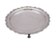 A George V small silver salver, of shaped circular outline,
