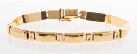 An Italian fancy link bracelet, articulated links, push in clasp and figure of eight safety catches,