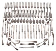 Miscellaneous North-American silver flatware, to include 2 dessert forks (one A/F),