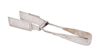 A pair of Edwardian silver asparagus tongs, with engraved & pierced blades, by Barker Brothers,