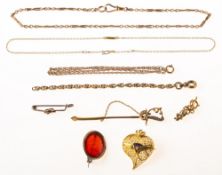An interesting collection of antique and vintage jewellery items,