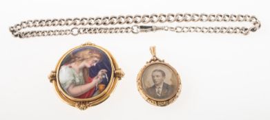 A small collection of jewellery,