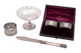 A small mixed lot of silver,