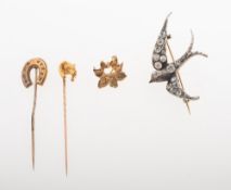 A small collection of jewellery, including a Victorian swallow brooch,