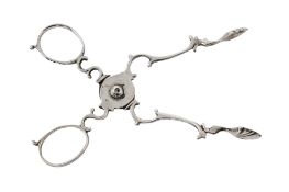 A pair of Edwardian silver sugar nips, with scroll arms and a circular pivot, by M.