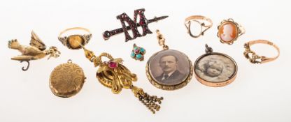 An interesting mixed collection of antique jewellery,