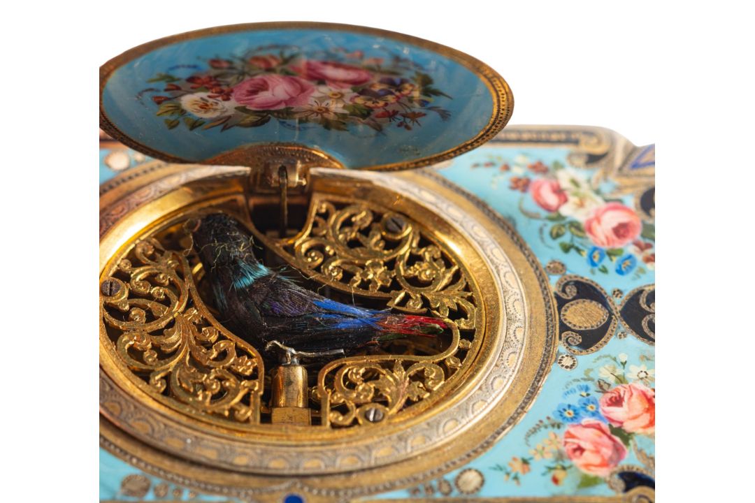 A FRENCH OR SWISS GILT METAL AND ENAMELLED SINGING BIRD AUTOMATON MUSICAL BOX, - Image 3 of 4