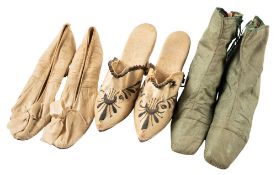 A pair of late Victorian/early Edwardian white silk and embroidered lady's shoes, unsigned,