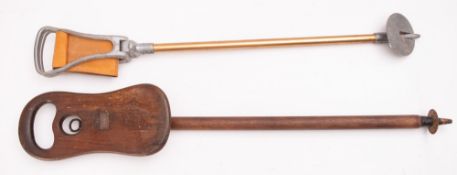 An early 20th Century mahogany shooting stick.
