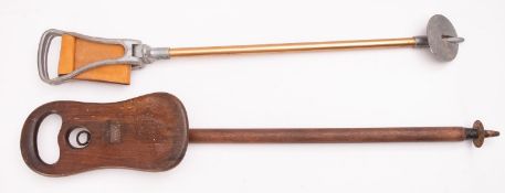 An early 20th Century mahogany shooting stick.
