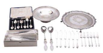 Various plated wares, to include a salver, a fruit dish, fish knives & forks, cased knives,