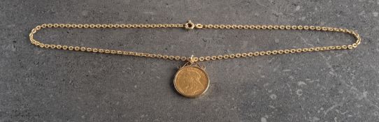A 1900 Victoria Sovereign coin in a 9ct gold mount and 9ct gold chain. 13g gross.