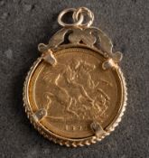An 1895 Victoria half Sovereign in a 9ct gold mount. 6g gross.